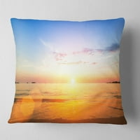 Designart prekrasan zalazak sunca nad žutim vodama-Moderan jastuk za bacanje na plaži - 18x18